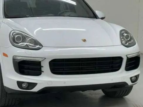 Used 2018 Porsche Cayenne Platinum Edition image 40