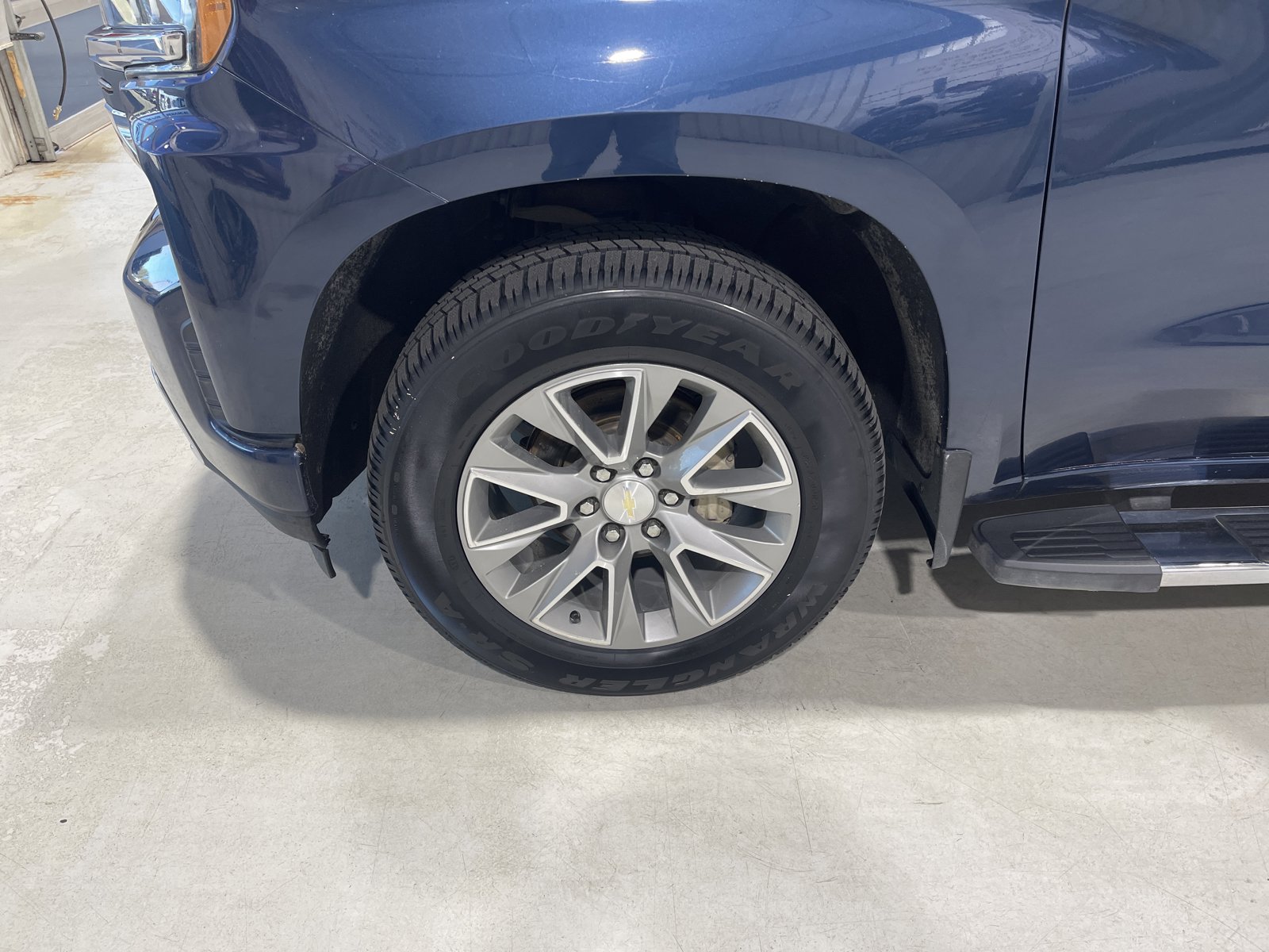 Used 2021 Chevrolet Silverado 1500 High Country w/ Technology Package AWD/4WD image 10