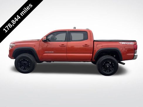 Used 2016 Toyota Tacoma TRD Off-Road w/ Towing Package image 3