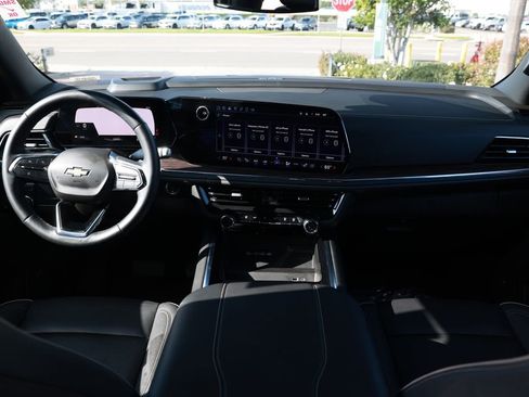 Used 2025 Chevrolet Suburban Premier image 22