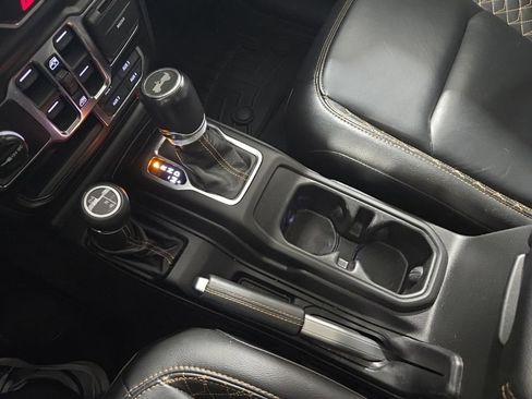 Used 2021 Jeep Wrangler Unlimited Sahara AWD/4WD image 15