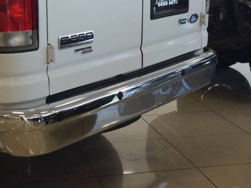Used 2014 Ford E-350 and Econoline 350 XLT RWD image 27