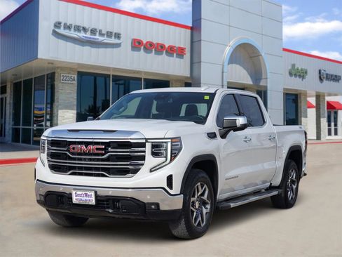 Used 2022 GMC Sierra 1500 SLT image 2