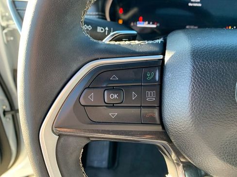 Used 2023 Jeep Grand Cherokee L Laredo image 22