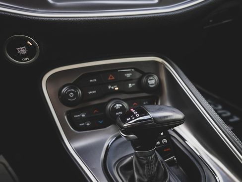 Used 2021 Dodge Challenger SXT w/ Driver Convenience Group image 12