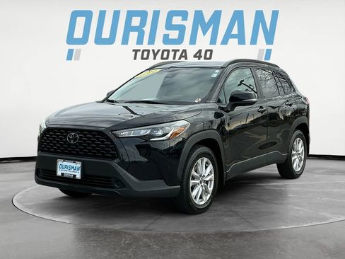 Used 2022 Toyota Corolla Cross LE image 3