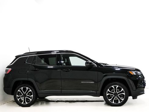 Used 2023 Jeep Compass Limited w/ Sun and Sound Group AWD/4WD image 5