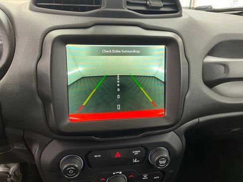 Used 2022 Jeep Renegade Latitude w/ Convenience Group AWD/4WD image 5