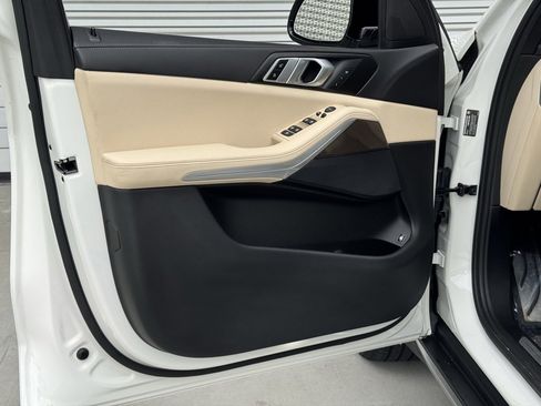 Used 2022 BMW X5 xDrive45e w/ Climate Comfort Package image 21