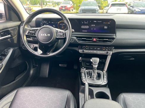 Certified 2025 Kia Seltos EX w/ EX Sunroof Package AWD/4WD image 20