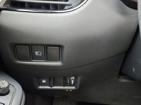 Used 2021 Toyota C-HR LE image 27