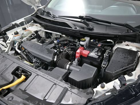 Used 2024 Nissan Rogue S FWD image 13