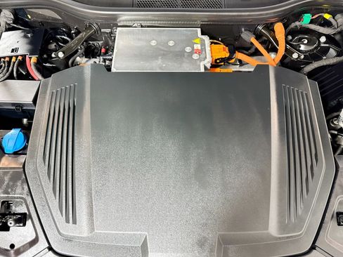 Used 2022 Audi e-tron Premium w/ Convenience Plus Package image 29