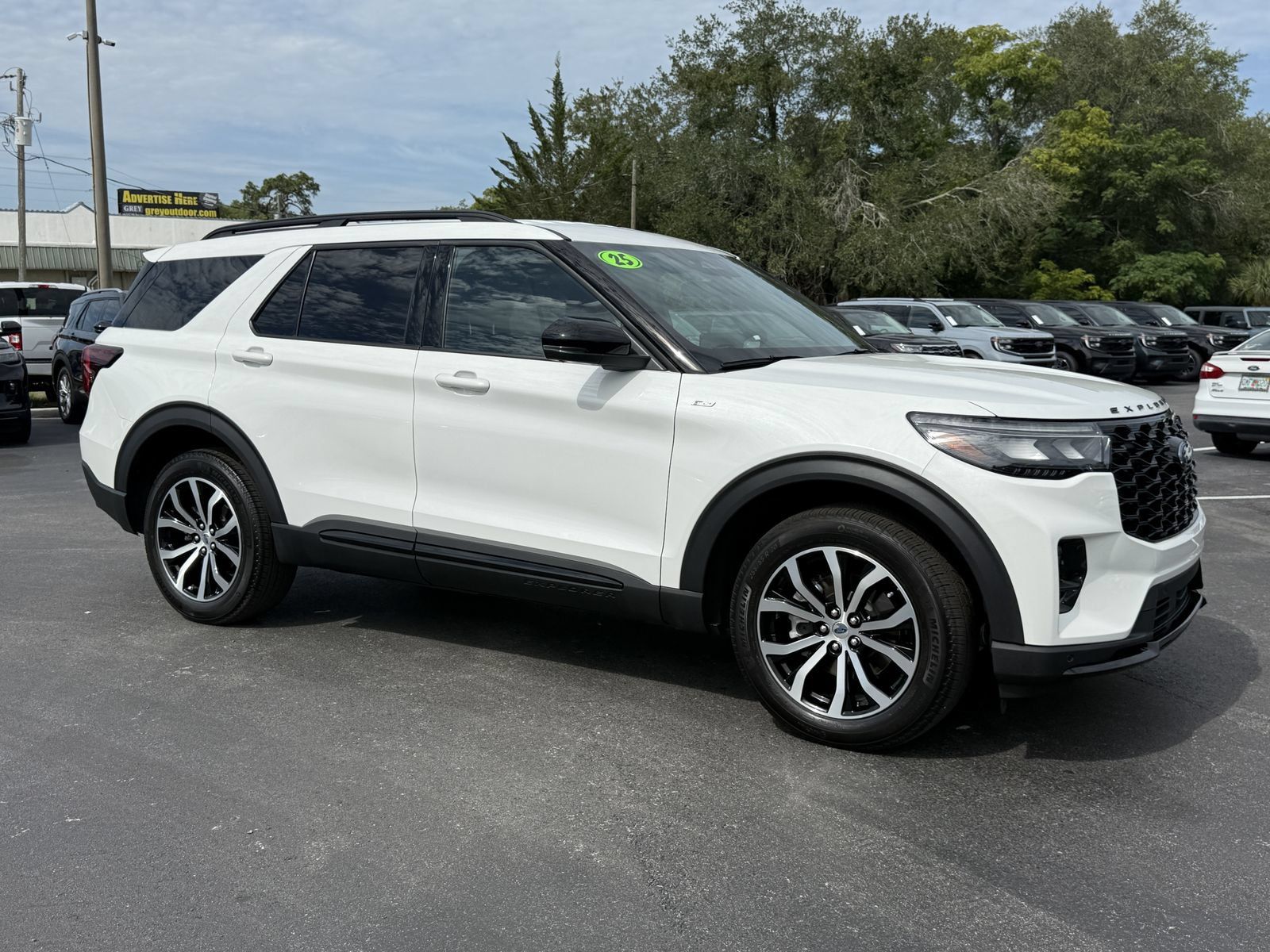 Certified 2025 Ford Explorer ST-Line AWD/4WD image 2