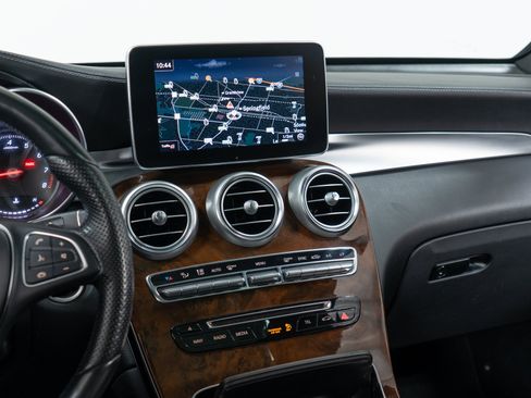 Used 2018 Mercedes-Benz GLC 300 4MATIC image 19