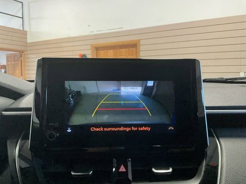 Used 2023 Toyota Corolla Cross XLE image 22