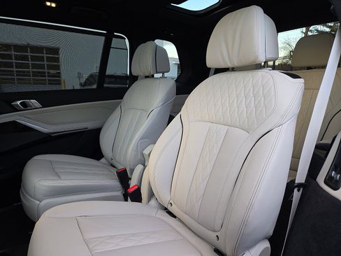 Used 2024 BMW X7 M60i w/ Executive Package image 11