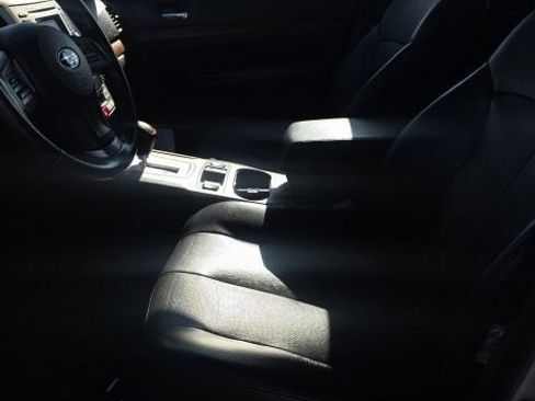 Used 2014 Subaru Outback 2.5i Limited w/ Popular Package #1B AWD/4WD image 10
