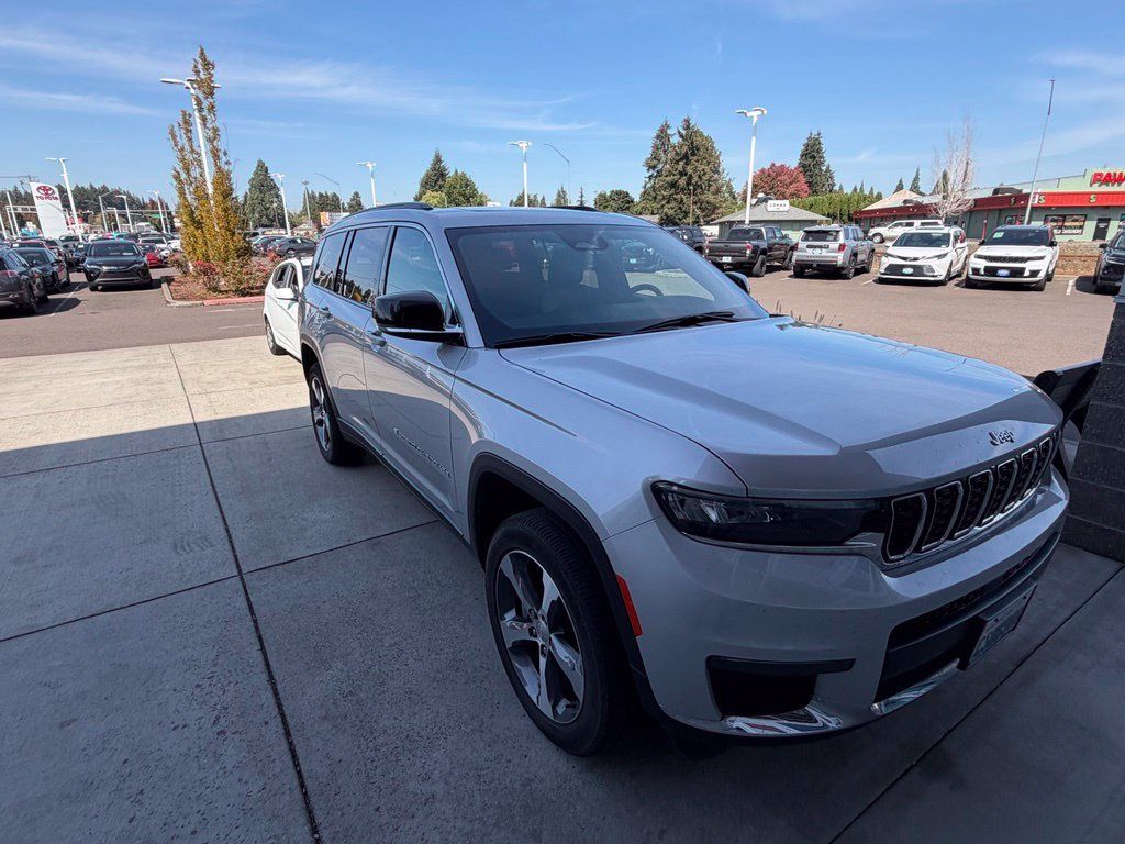 Used 2024 Jeep Grand Cherokee L Limited AWD/4WD image 8