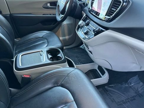 Used 2022 Chrysler Pacifica Touring-L FWD image 20