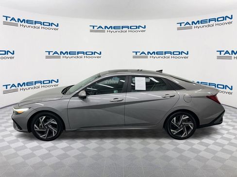 Used 2024 Hyundai Elantra Limited FWD image 2