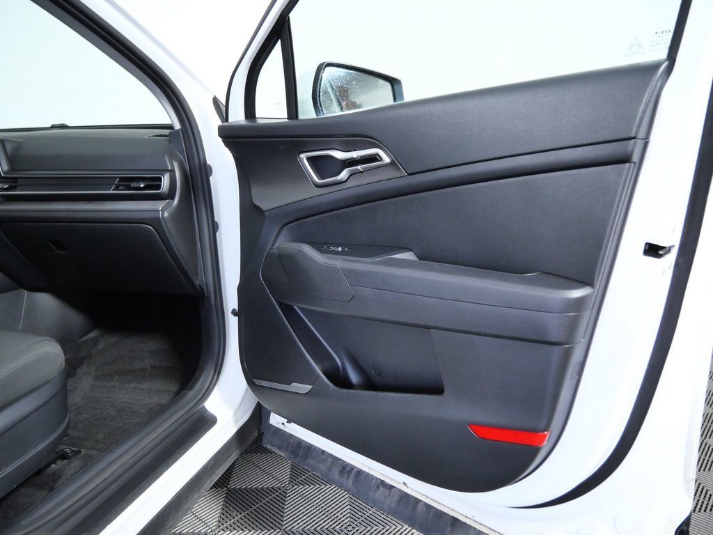 Used 2023 Kia Sportage LX AWD/4WD image 10