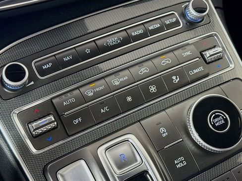 Certified 2023 Hyundai Santa Fe SEL image 18