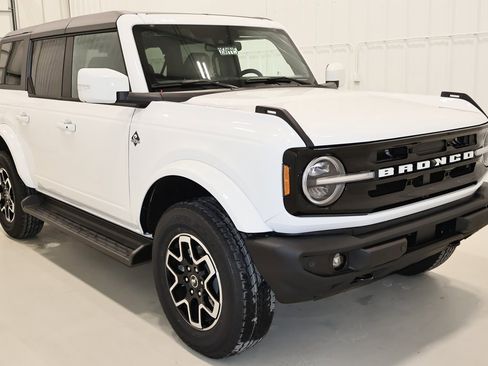 New 2025 Ford Bronco Outer Banks image 2