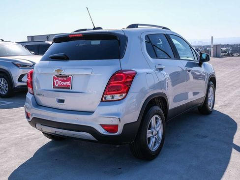 Used 2022 Chevrolet Trax LT w/ Driver Confidence Package AWD/4WD image 4