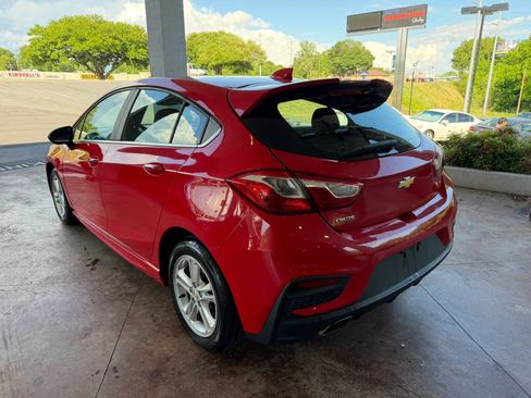 Used 2018 Chevrolet Cruze LT w/ Convenience Package FWD image 4