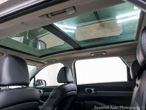 Used 2024 Kia Sorento S w/ Panoramic Sunroof Package image 13