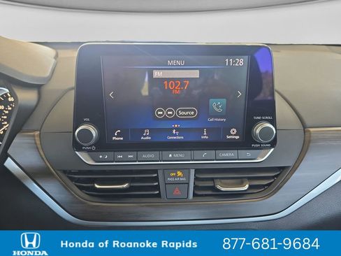 Used 2024 Nissan Altima 2.5 SV FWD image 21