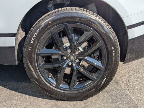 New 2026 Land Rover Range Rover Velar Dynamic SE image 10