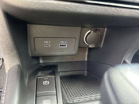 Used 2021 Nissan Kicks SR w/ Exterior Package FWD image 28