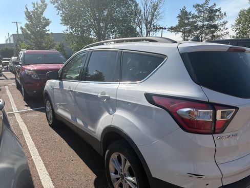 Used 2018 Ford Escape SE w/ SE Sync 3 Package AWD/4WD image 5