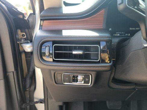 Used 2023 Lincoln Aviator Reserve image 22