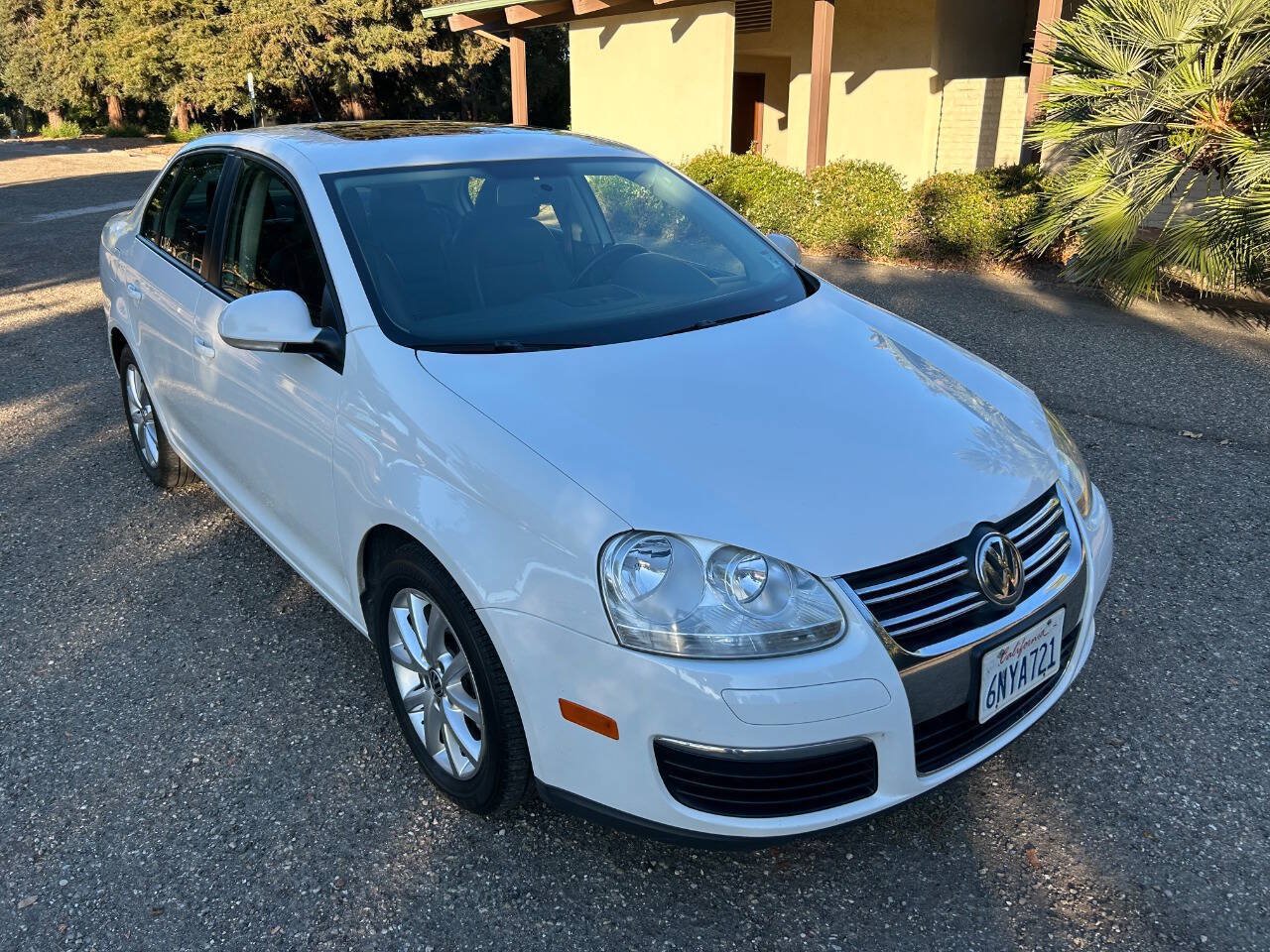 Used 2010 Volkswagen Jetta Limited Edition FWD image 9