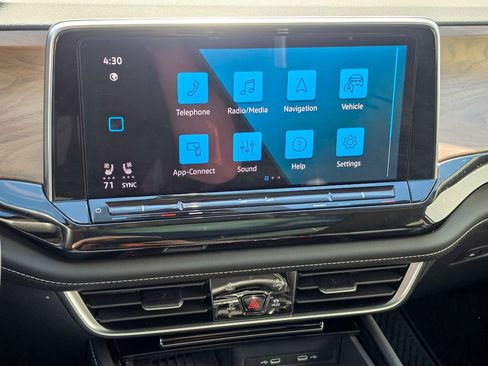 Certified 2025 Volkswagen Atlas SE w/ Panoramic Sunroof Package AWD/4WD image 21