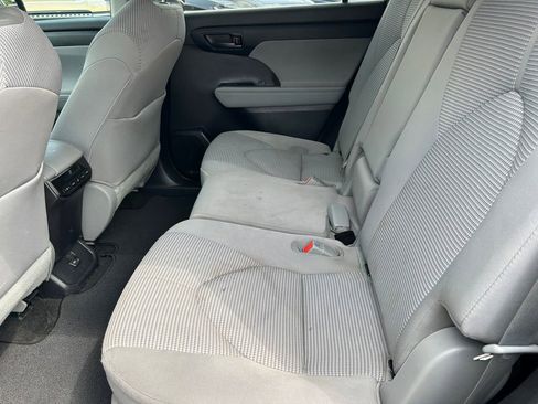Used 2023 Toyota Highlander LE AWD/4WD image 16