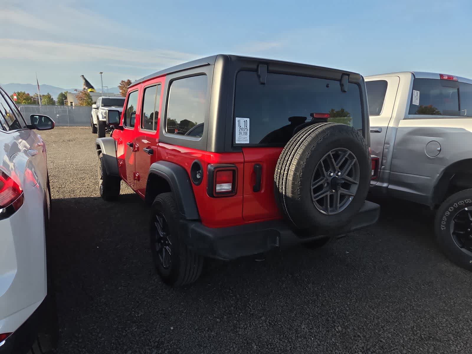 Used 2025 Jeep Wrangler Unlimited Sport AWD/4WD image 3