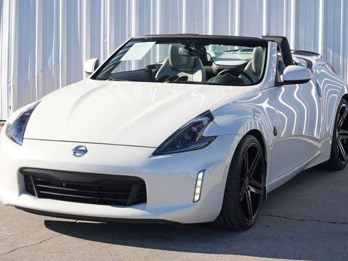 Used 2014 Nissan 370Z Touring w/ Sport Package image 41