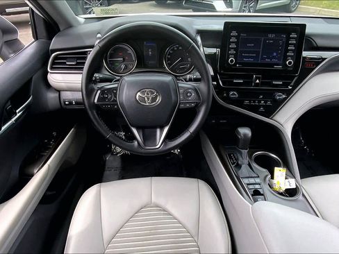 Used 2023 Toyota Camry SE FWD image 6