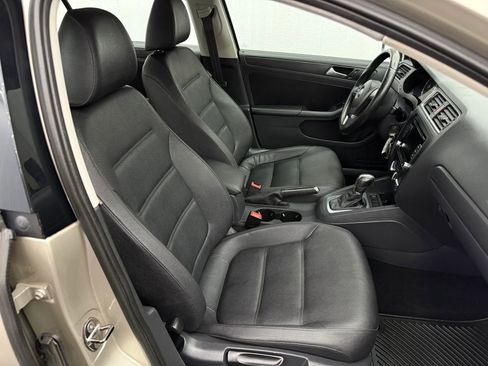 Used 2012 Volkswagen Jetta SE FWD image 6