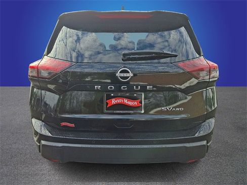 Used 2024 Nissan Rogue SV image 5