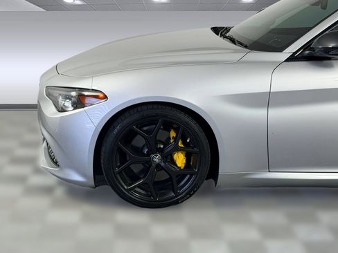 Used 2019 Alfa Romeo Giulia w/ Quick Order Package 22K Sport RWD image 12