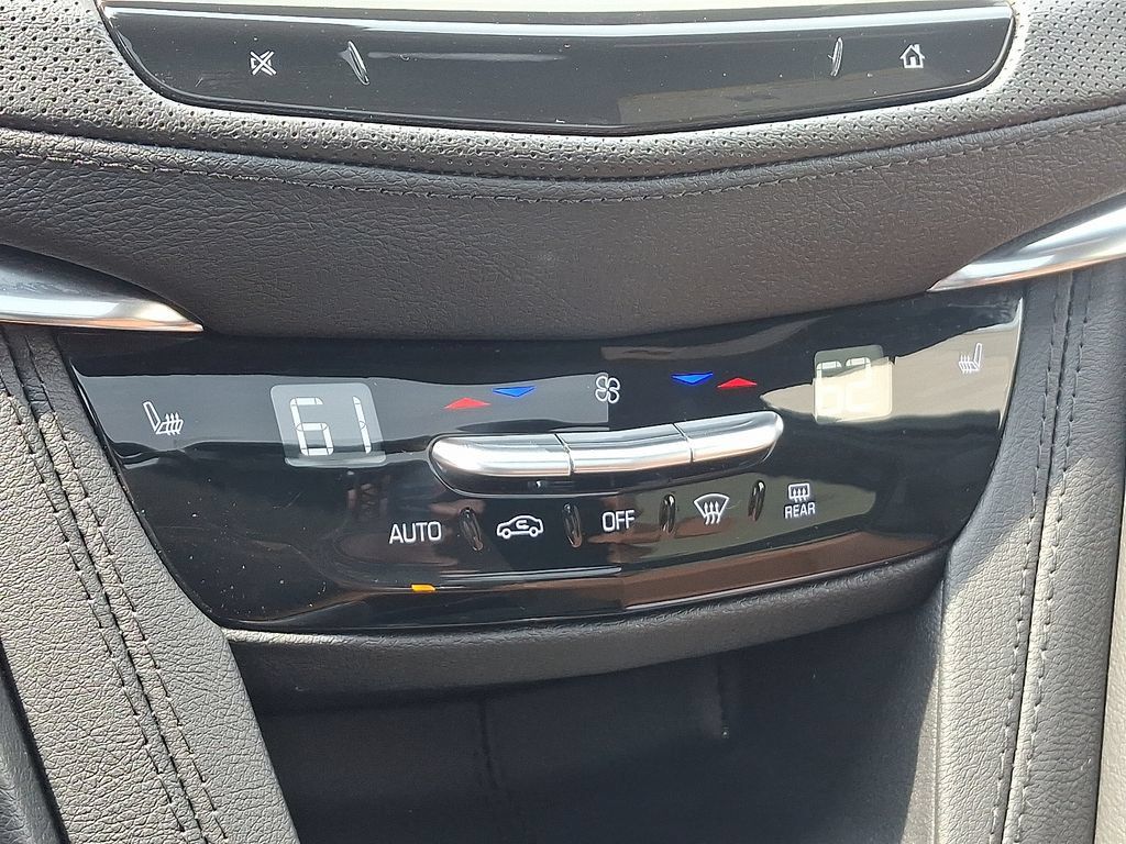 Certified 2024 Cadillac XT5 Premium Luxury w/ LPO, Floor Liner Package AWD/4WD image 17