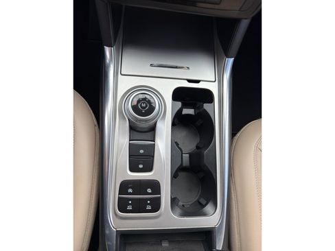 Used 2020 Ford Explorer XLT w/ Equipment Group 202A image 23