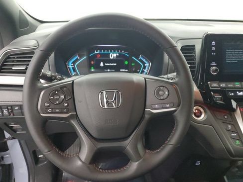 Certified 2024 Honda Odyssey Sport image 24