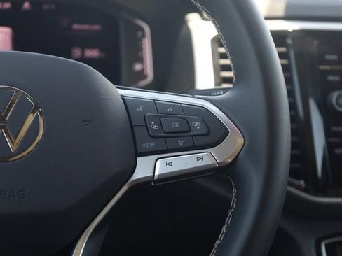 Used 2023 Volkswagen Atlas SE w/ Panoramic Sunroof Package AWD/4WD image 8