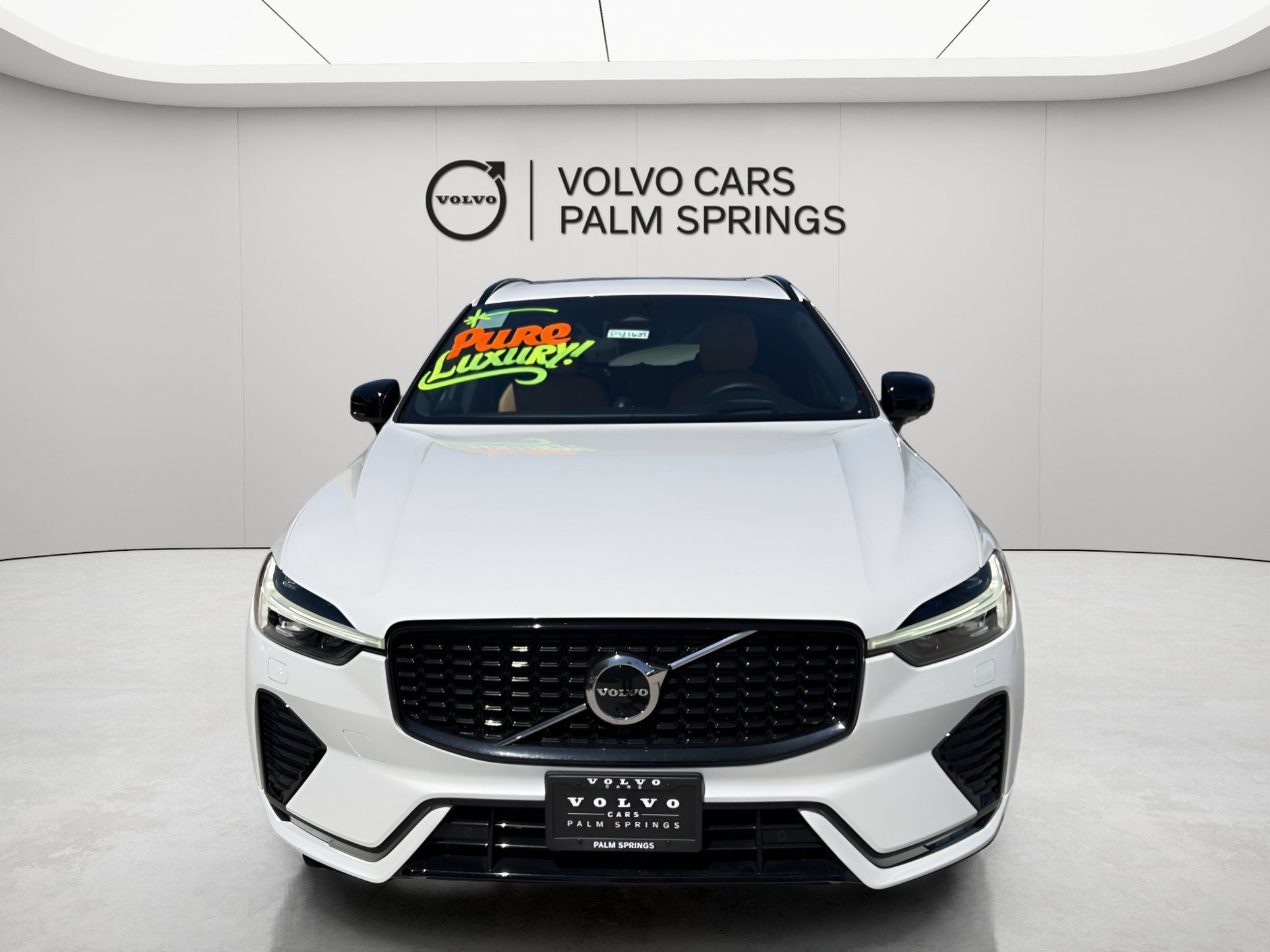 Used 2023 Volvo XC60 B6 Ultimate w/ Protection Package Premier AWD/4WD image 2